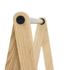 Perchero para ropa Toj, White, base de fresno*Normann Copenhagen Outlet