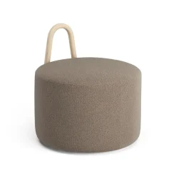 Puff Amstelle mediano con respaldo fresno lacado natural, Main Line Flax 23*Swedese Online