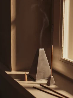Quemador de incienso Pyra , Borstad aluminium*Ferm Living Hot