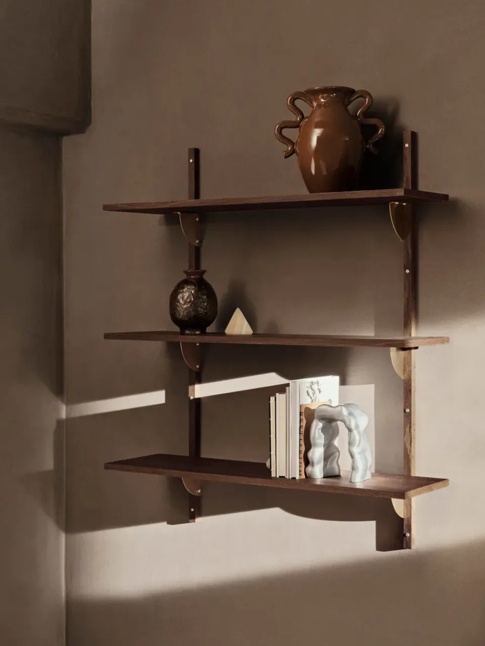 Repisa Sector triple wide, Smoked Oak, brass*Ferm Living