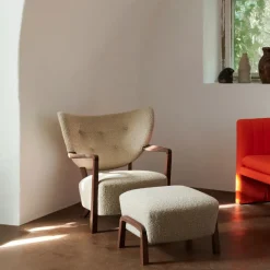 Reposapiés Wulff ATD3, Tela karakorum 003 , patas de roble aceitado blanco*&Tradition Hot