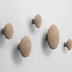 Set de 5 colgadores de pared The Dots, roble*Muuto Online