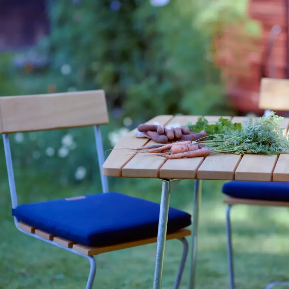 Silla 1, Roble aceitado - estructura galvanizada en caliente*Grythyttan Stålmöbler Online