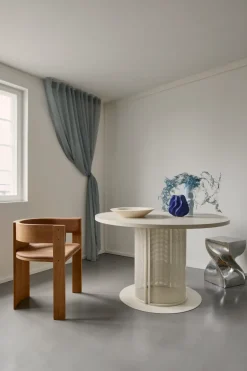 Silla Collector, Roble lacado en tono cálido-cuero coñac*Kristina Dam Studio Clearance