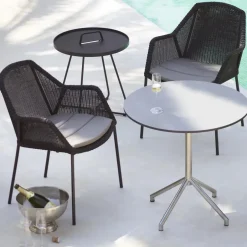 Silla con reposabrazos apilable Breeze weave, Black*Cane-line Outlet