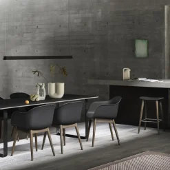 Silla con reposabrazos Fiber patas madera, Dusty green, patas barnizadas de marrón oscuro*Muuto New
