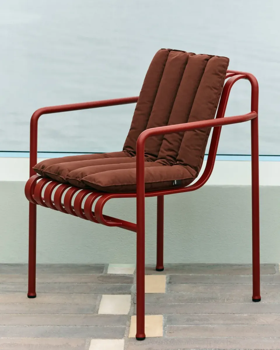 Silla con reposabrazos Palissade Dining, Iron red*HAY Clearance