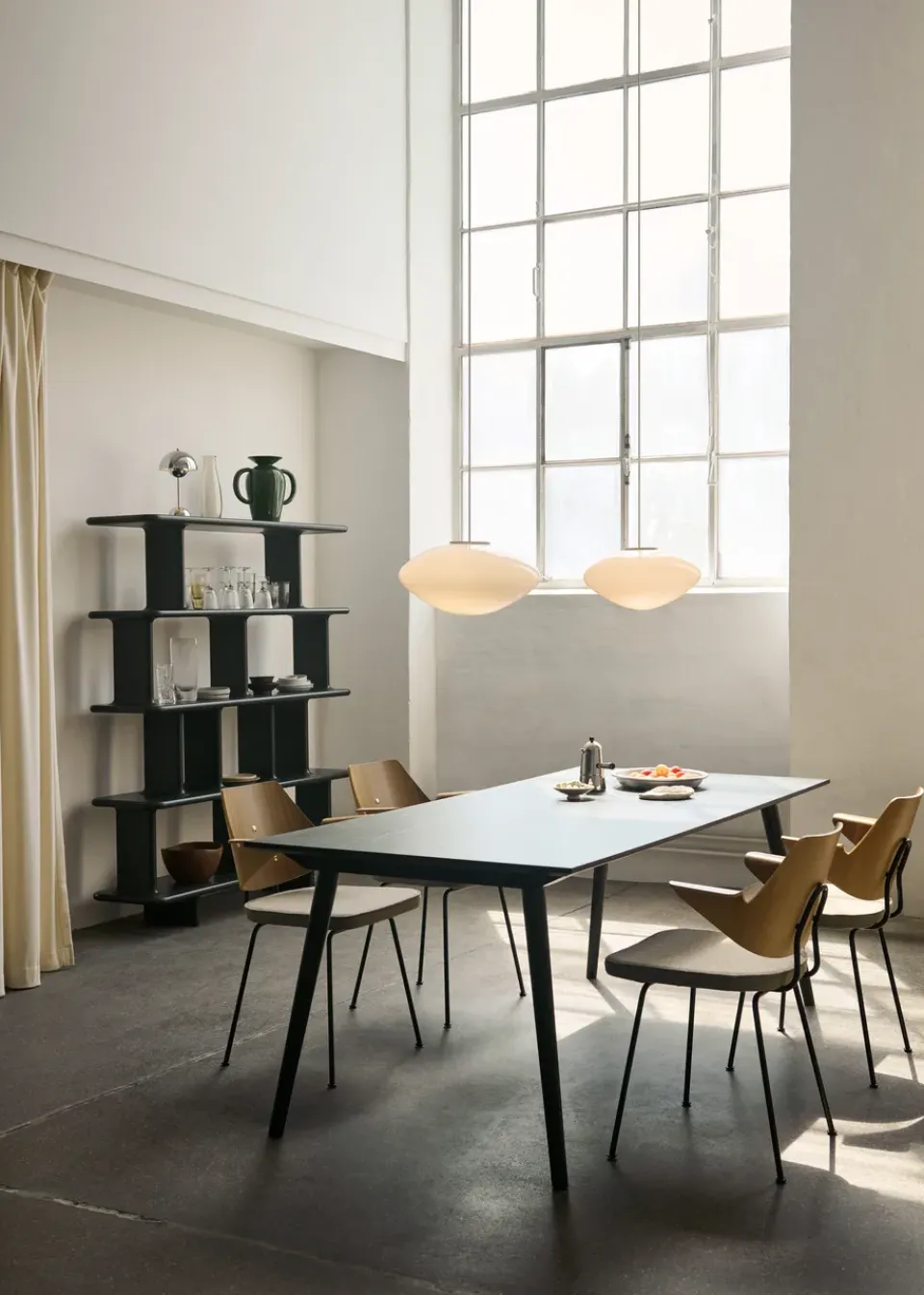 Silla con reposabrazos RFH RD7, Walnut-beech-brown*&Tradition Online