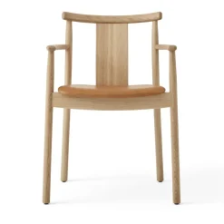 Silla con reposbrazos y cojín de silla Merkur, Oak- Dakar 0250 cognac*Audo Copenhagen Sale