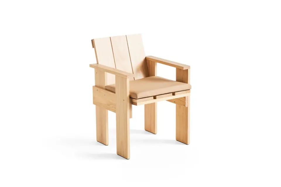 Silla de comedor Crate con reposabrazos en pino lacado, Pino lacado al agua*HAY Sale
