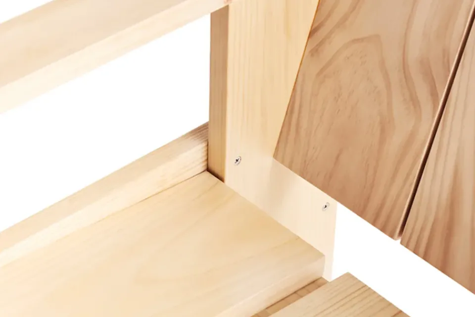 Silla de comedor Crate con reposabrazos en pino lacado, Pino lacado al agua*HAY Sale