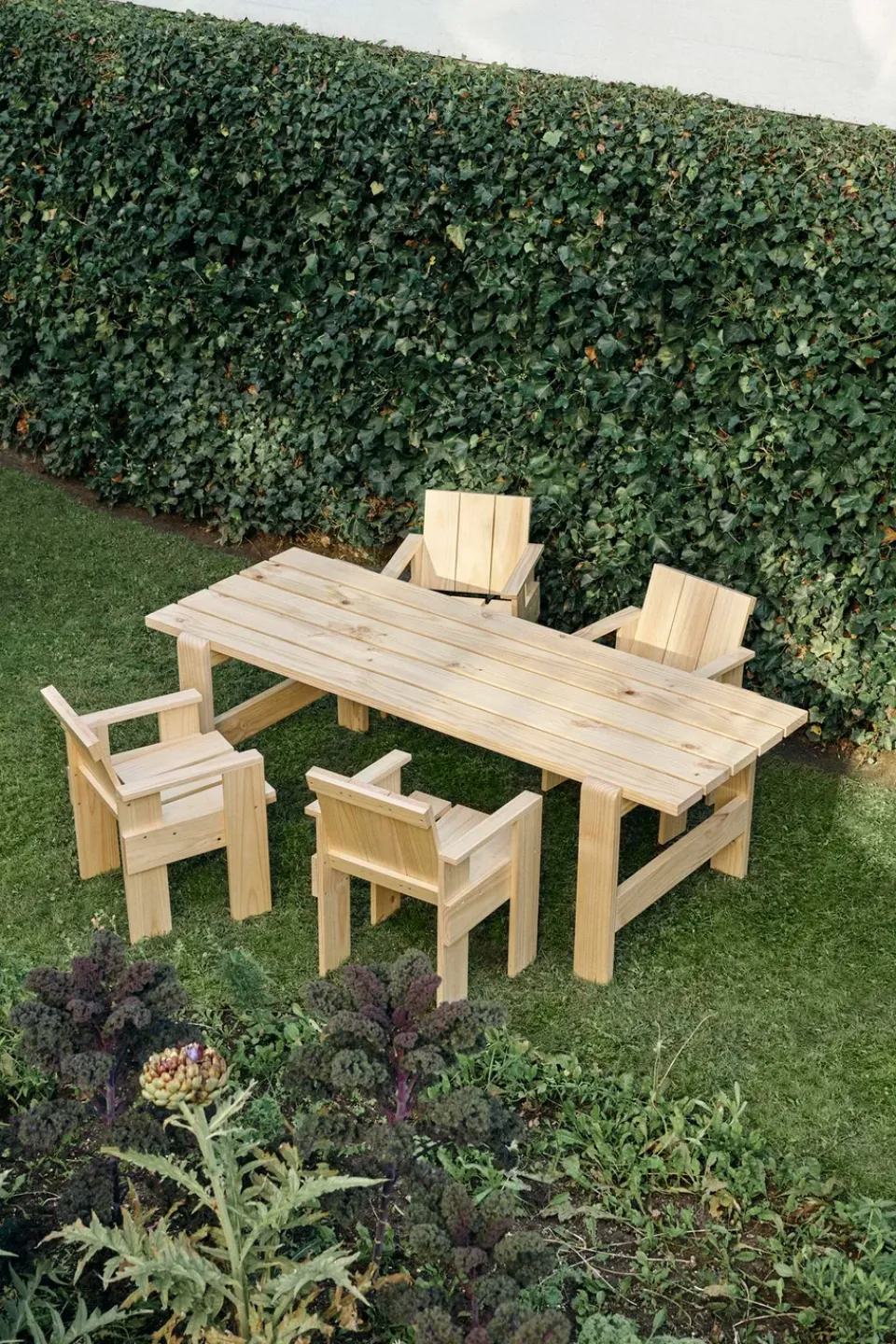 Silla de comedor Crate con reposabrazos en pino lacado, Pino lacado al agua*HAY Sale