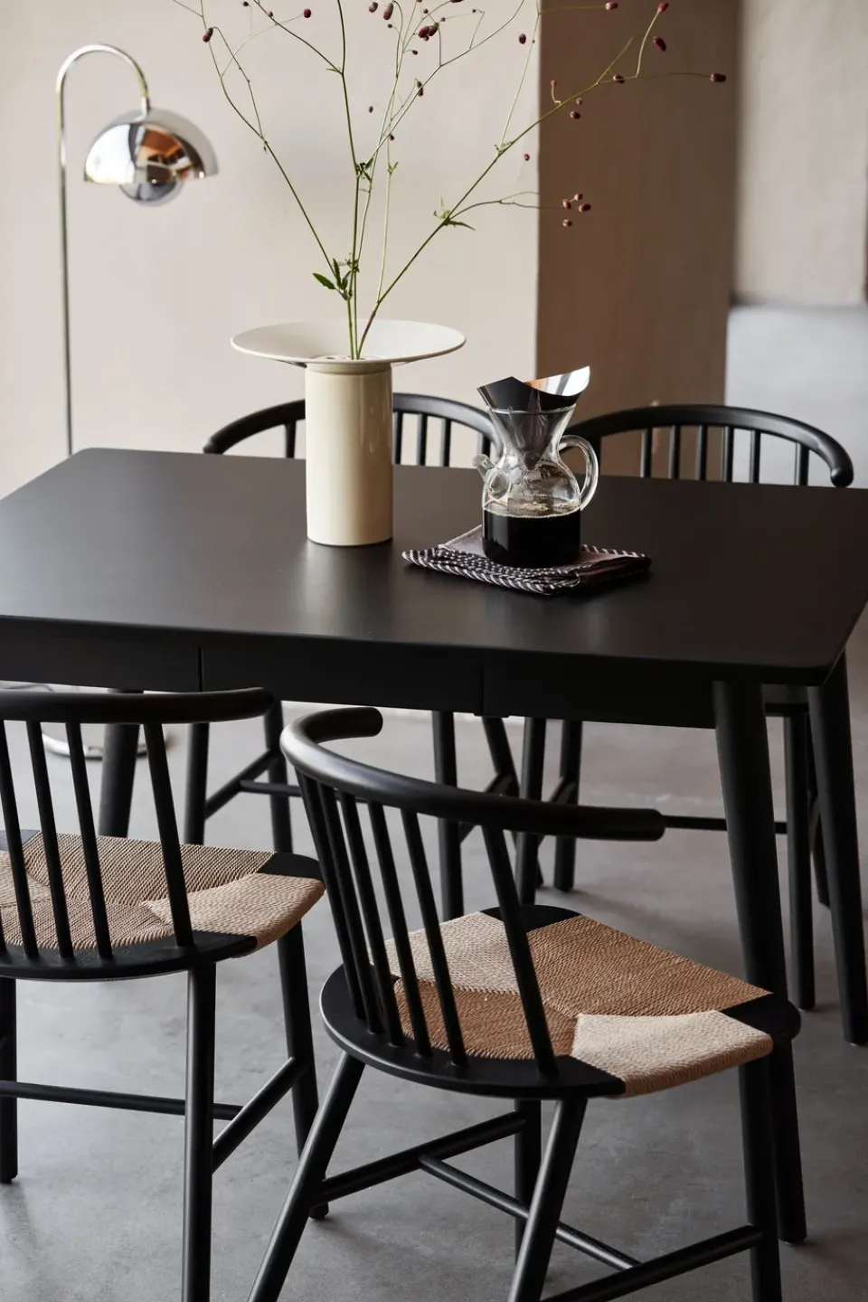 Silla de comedor VIOR asiento trenzado, Roble lacado en negro-natural*NJRD Sale