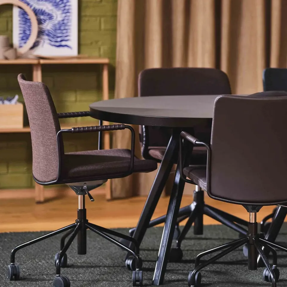 Silla de oficina elevable/bajable sin basculación Stella, Cuero elmosoft 99999 , base de cromo, reposabrazos forrado en cuero, respaldo flexible*Swedese Best