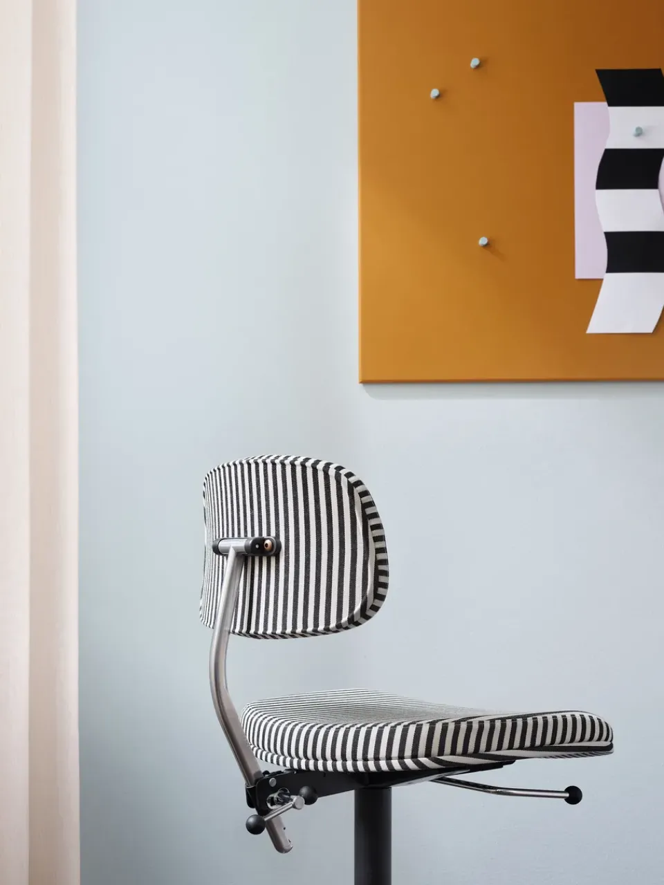 Silla de oficina Kevi 2534U, Stripe-aluminium*Montana Online