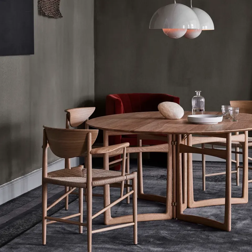 Silla Drawn HM4 con reposabrazos, Nogal*&Tradition New