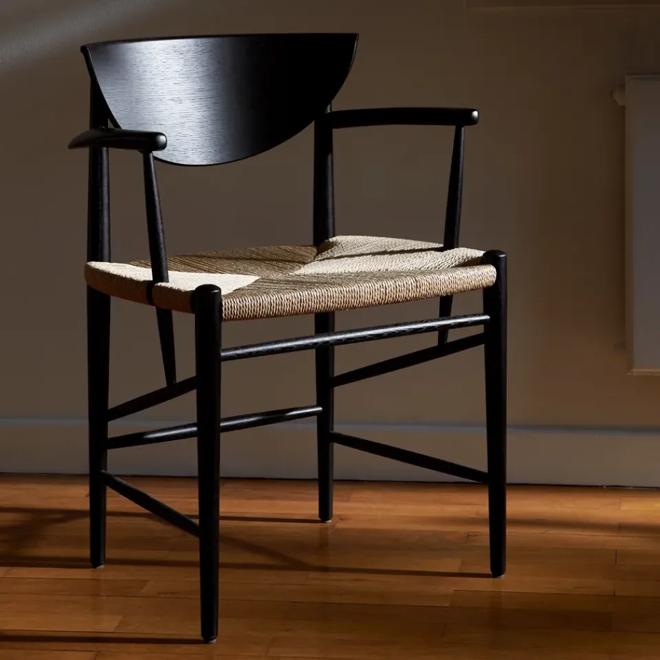Silla Drawn HM4 con reposabrazos, roble*&Tradition Best