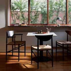 Silla Drawn HM4 con reposabrazos, roble*&Tradition Best