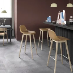 Silla Fiber counter stool 65 cm, Ochre, patas de roble*Muuto Hot