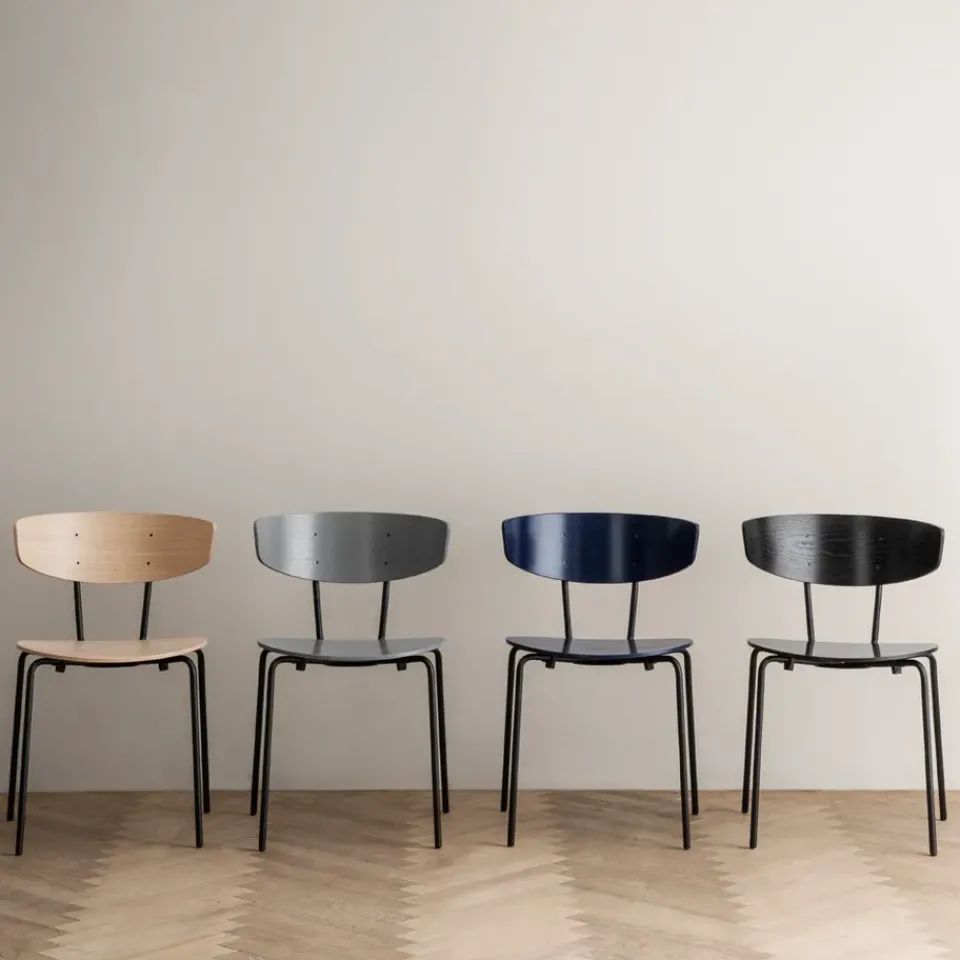 Silla Herman, Walnut, base de acero en color negro*Ferm Living Outlet