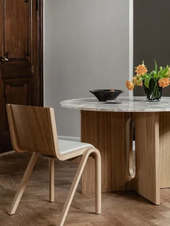 Silla Ready con asiento tapizado, Red oak-Logan Jasmine*Audo Copenhagen New