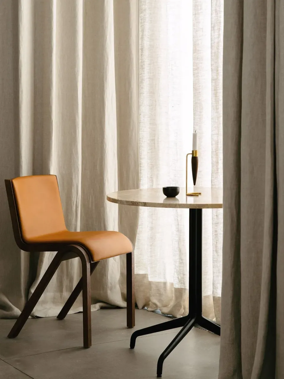 Silla tapizada Ready, Red oak-Logan Jasmine*Audo Copenhagen New