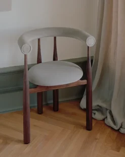 Sillón con reposabrazos Bukowski tapizado, Nogal, Megan 26 Beige*New Works Discount