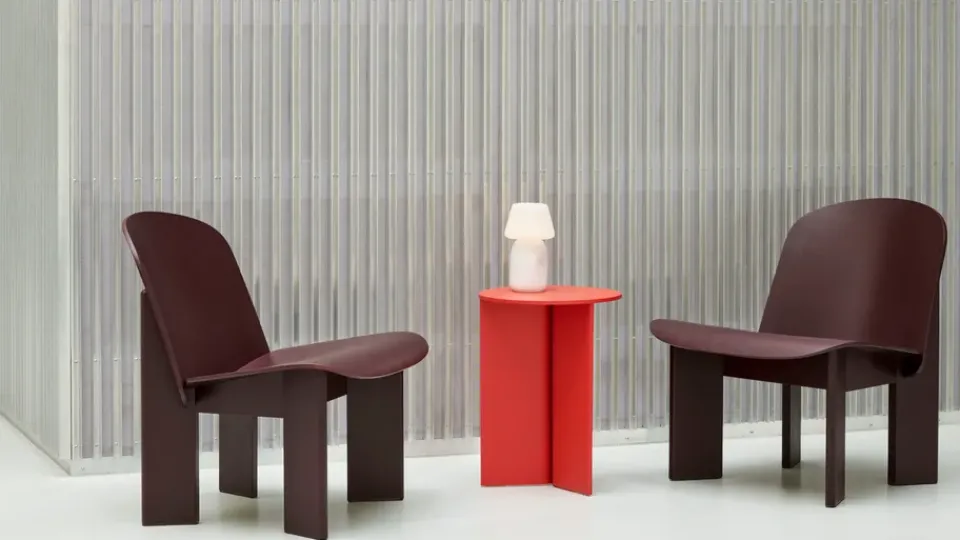 Sillón lounge Chisel, a lacada color Borgoña oscuro*HAY Hot