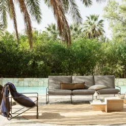 Sofá de 3 plazas Desert, Tela dark sand, base negra*Ferm Living Hot