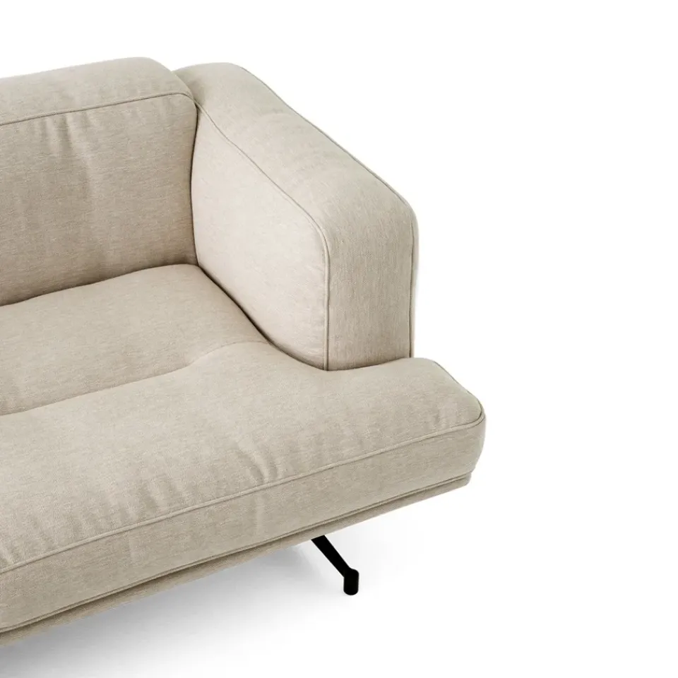 Sofá Inland AV22 2 plazas, Clay 0011-warm black*&Tradition