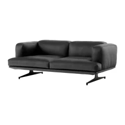 Sofá Inland AV22 2 plazas, Cuero Noble-warm black*&Tradition Hot