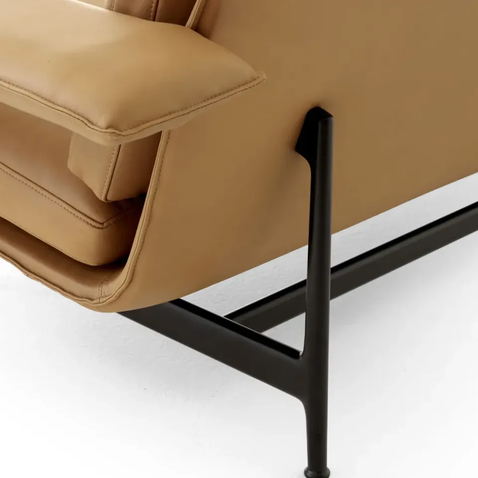 Sofá Meantime AV30 de 2 plazas, Warm black-Noble leather Cognac*&Tradition Clearance
