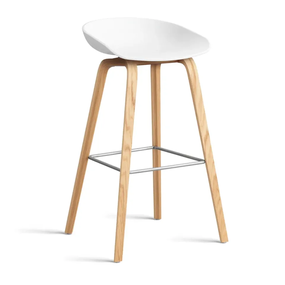 Taburete alto About a Stool 32 con base de roble lacado 2.0, -acero inoxidable soporte*HAY Sale