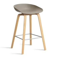 Taburete bajo About a Stool 32 con base de roble lacado 2.0, Khaki-soporte de acero inoxidable*HAY Outlet