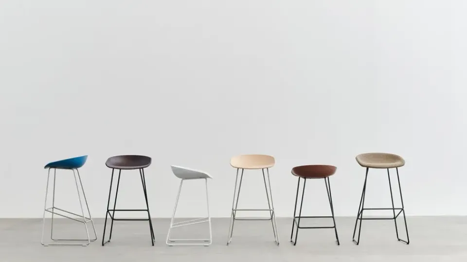 Taburete bajo About a Stool 38, 2.0, Ladrillo suave-estructura de acero negro*HAY Hot