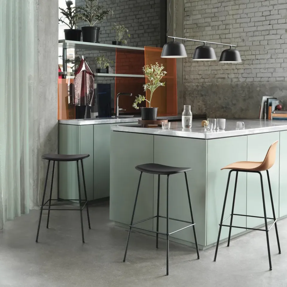Taburete bar con respaldo Fiber Tube 65 cm, ockra-negro*Muuto Hot