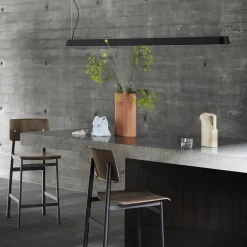 Taburete bar Loft, Oak, alto, base de acero en color negro*Muuto Sale