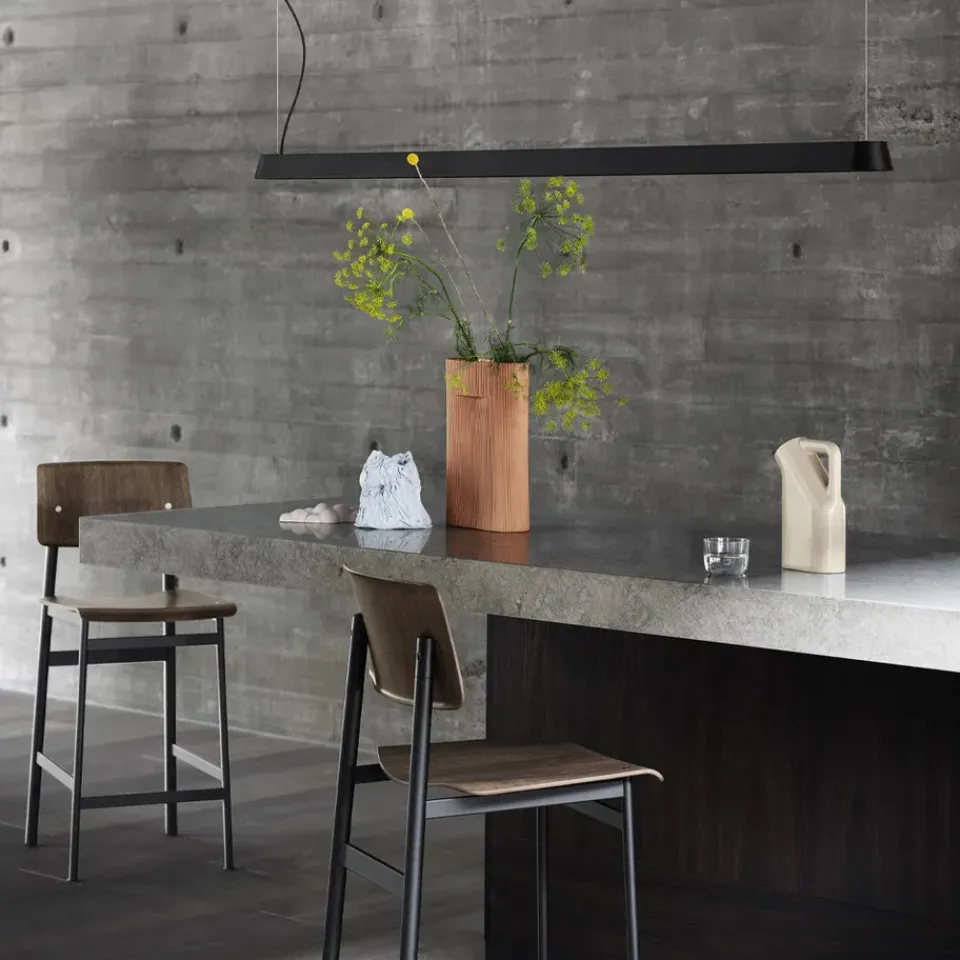 Taburete bar Loft, Oak, alto, base de acero en color negro*Muuto Sale