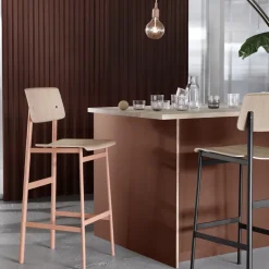 Taburete bar Loft, Oak-alto-dusty green base de acero*Muuto Online