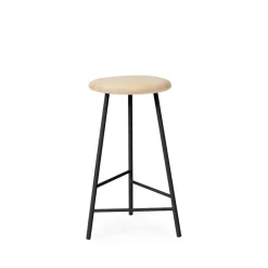 Taburete bar Pebble, Fresno aceitado, altura 65, base negra*Warm Nordic Online