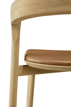 Taburete de bar Bok, Roble lacado-cuero Cognac, 65 cm*Ethnicraft Outlet