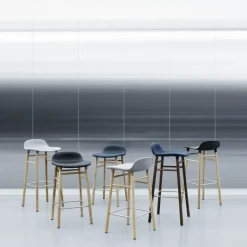 Taburete de bar Form Chair con patas de roble,*Normann Copenhagen Discount