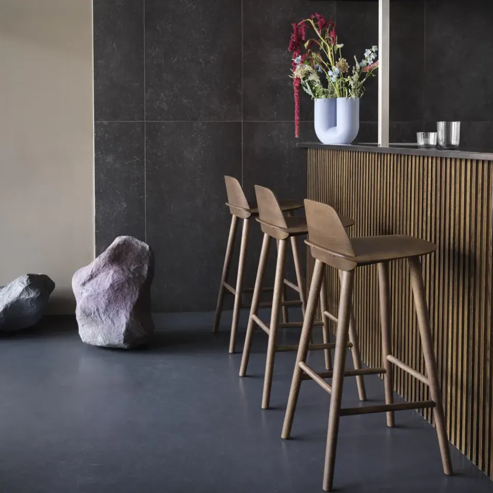Taburete de bar Nerd 65 cm, Stained dark brown*Muuto Outlet
