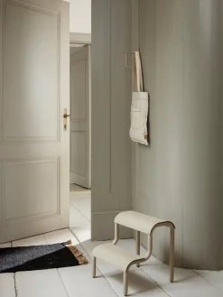 Taburete escalera Up, Cashmere*Ferm Living New