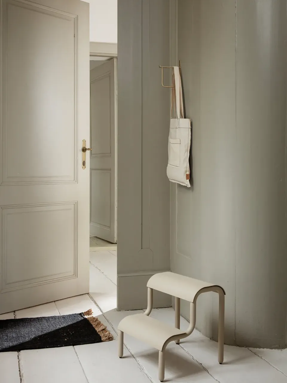 Taburete escalera Up, Cashmere*Ferm Living New