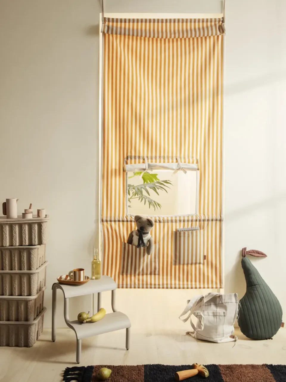 Taburete escalera Up, Cashmere*Ferm Living New