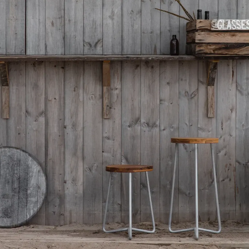 Taburete V-1, Teca-estructura de acero galvanizado en caliente, 45 cm*Grythyttan Stålmöbler Hot