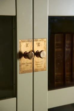 Vitrina para libros National Geographic, Base de haya amarilla - latón*Källemo Sale